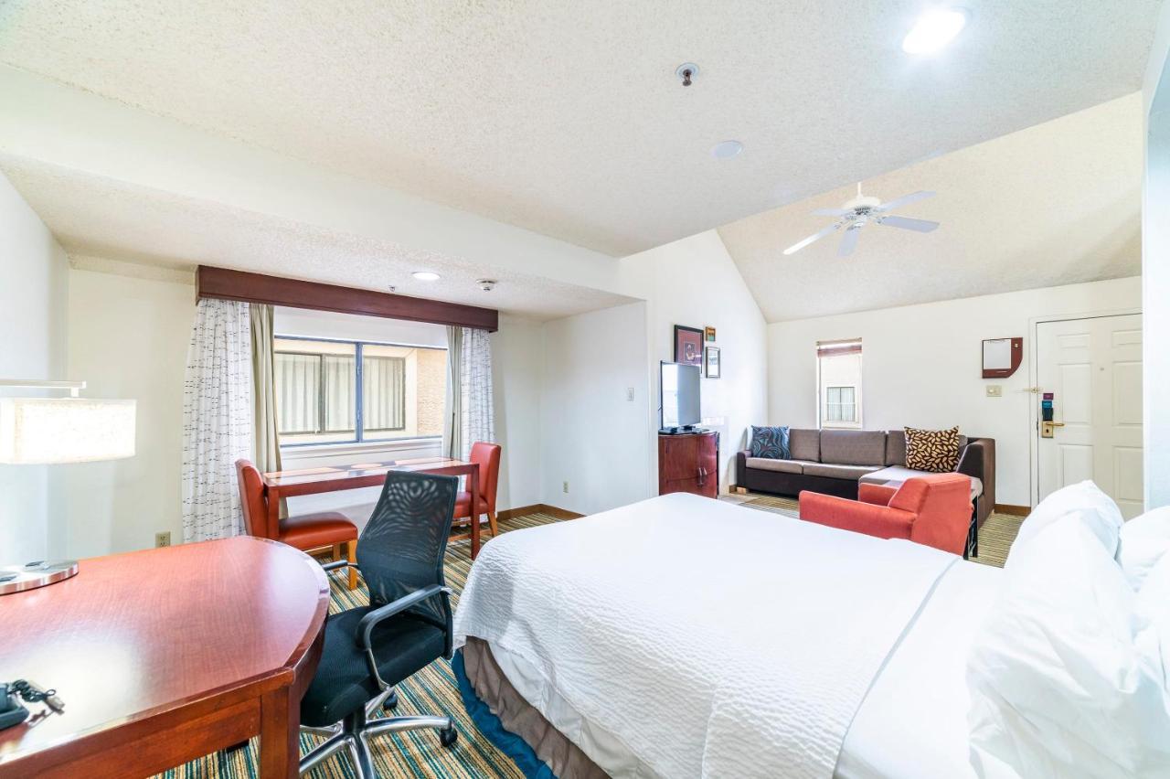 Metro Loft Sleeps 6 *