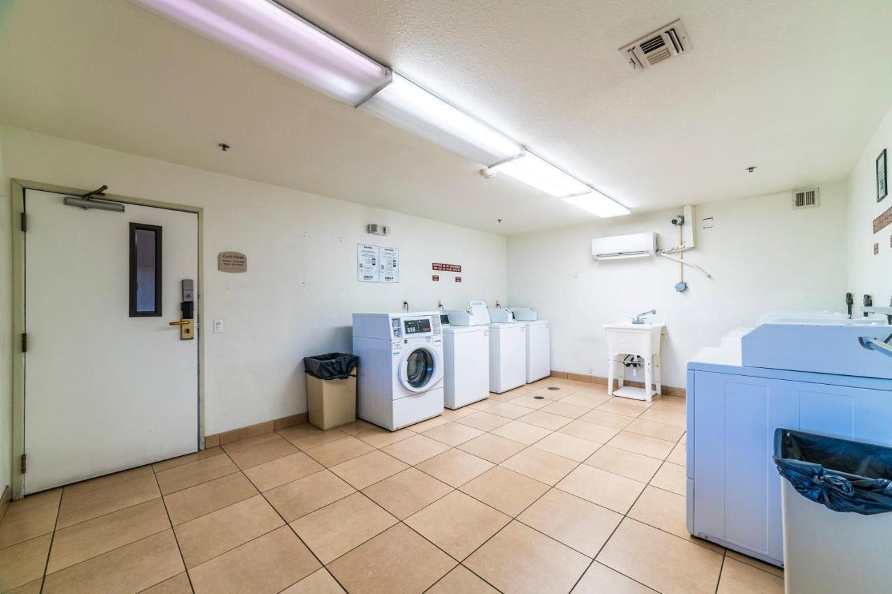 Apartamento Metro Loft Sleeps 6 *